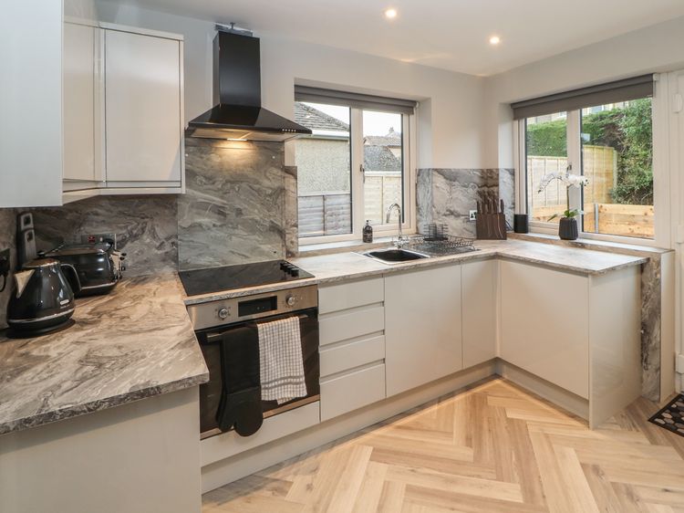 12 Merefell Road, listing photograph 11