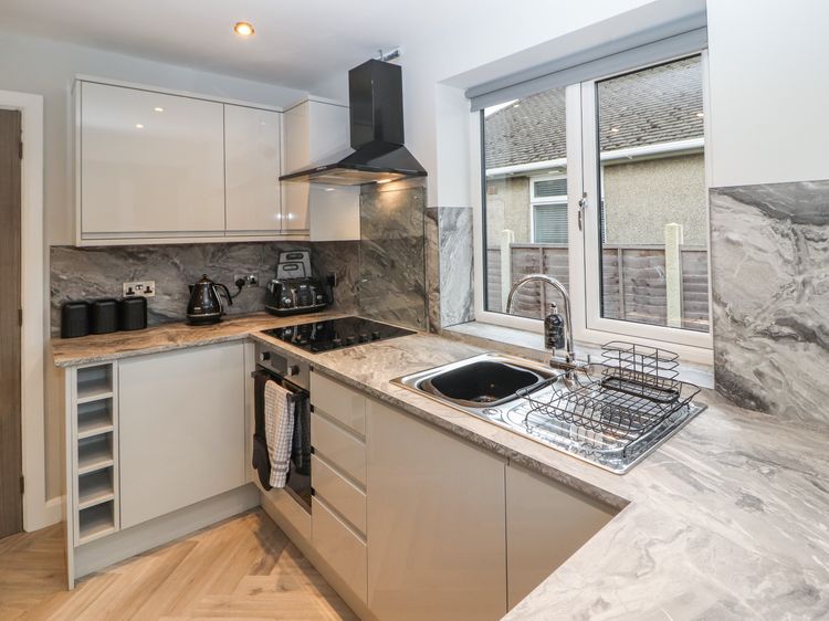12 Merefell Road, listing photograph 12