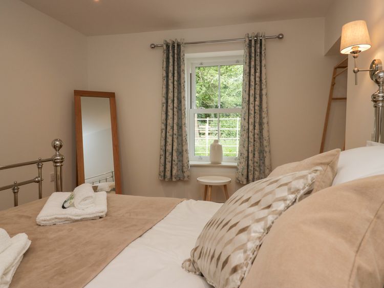 Heather's Cottage, listing photograph 12