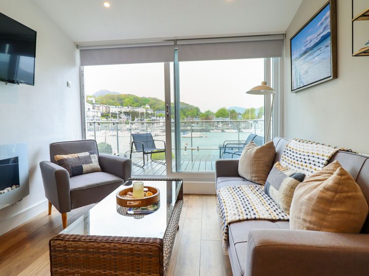 Sea Breeze, listing photograph 3