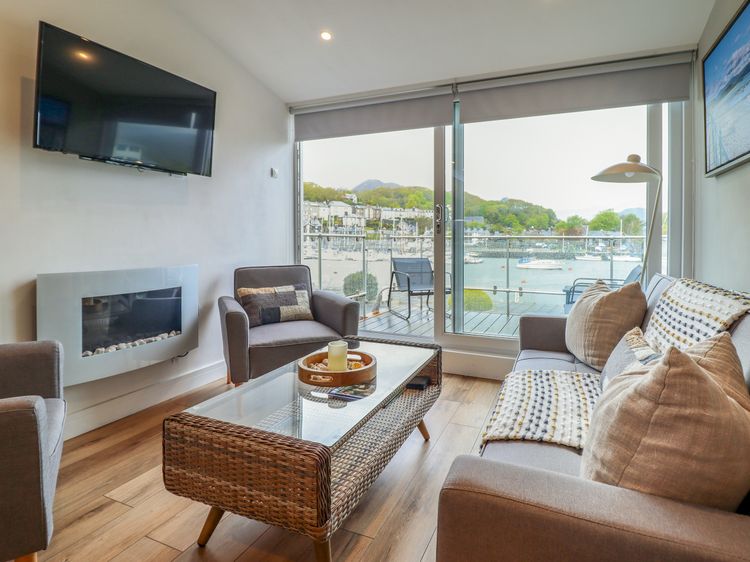 Sea Breeze, listing photograph 4