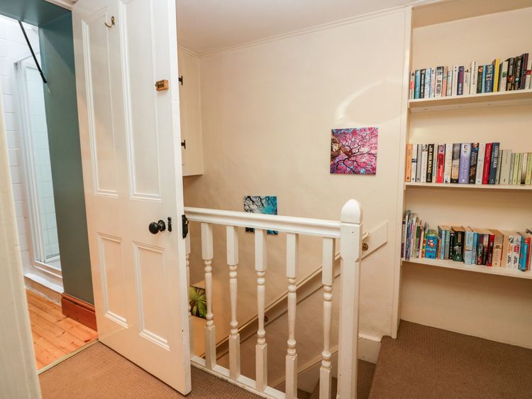 Gardeners Cottage, listing photograph 12