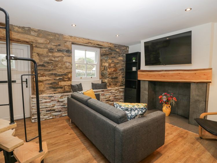 Cosy Logs Cottage, listing photograph 3