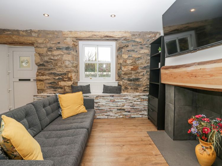 Cosy Logs Cottage, listing photograph 4