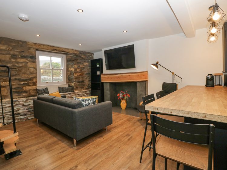 Cosy Logs Cottage, listing photograph 8
