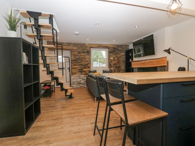Cosy Logs Cottage, listing photograph 11