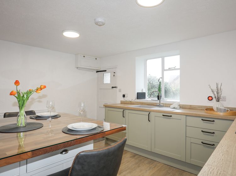 5 The Crescent, listing photograph 11