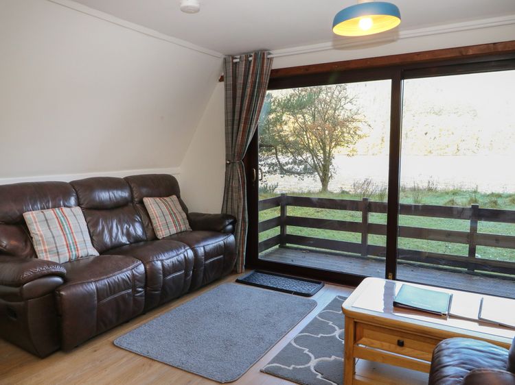 27 Invergarry Lodges, listing photograph 4