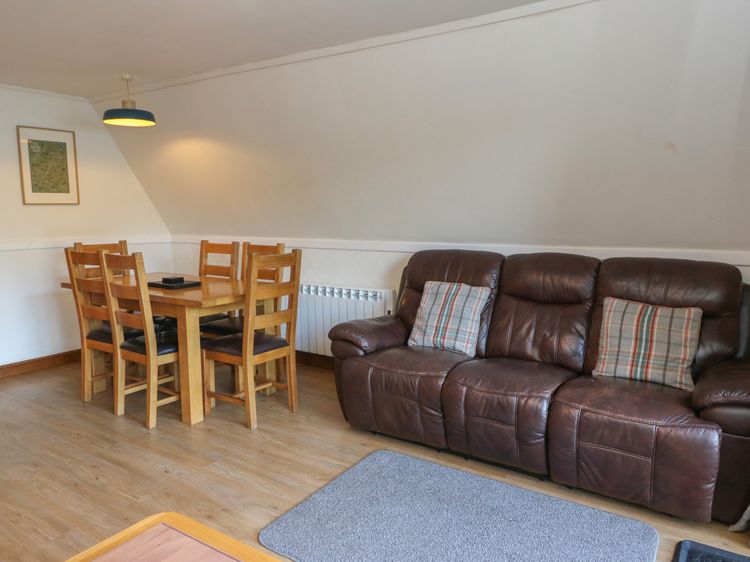 27 Invergarry Lodges, listing photograph 6