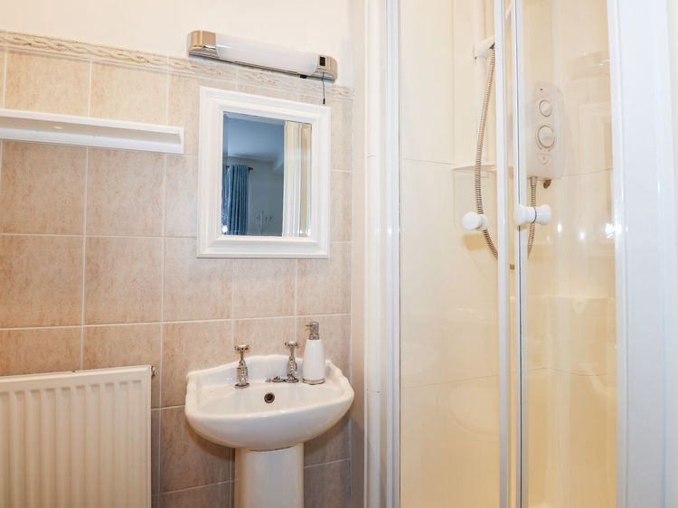 Walla Crag, Royal Oak House, listing photograph 9