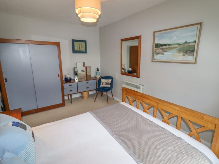 9 Oakley Wharf, listing photograph 10