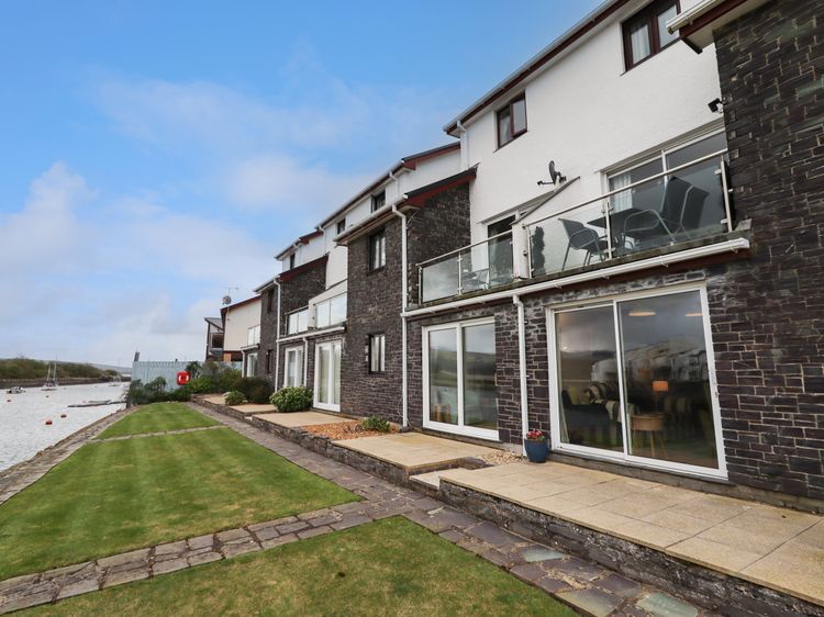 9 Oakley Wharf, listing photograph 12