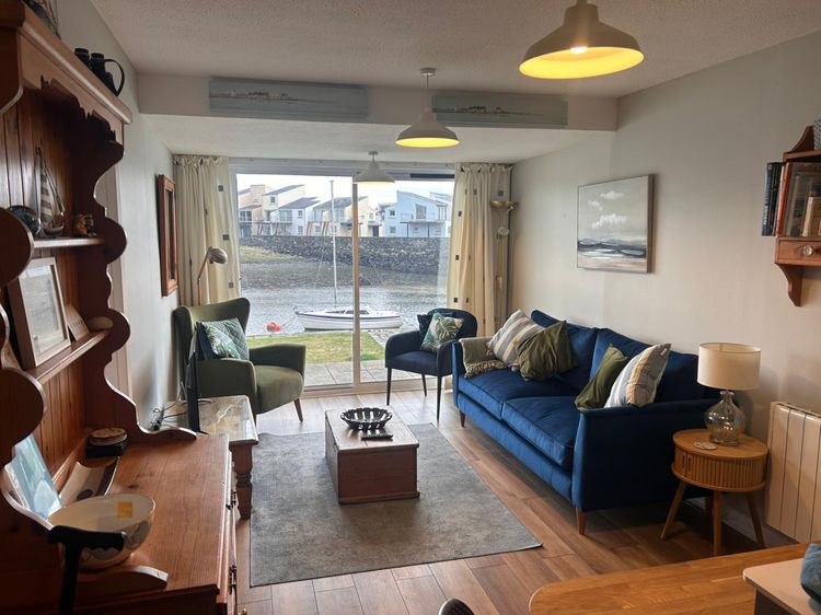 9 Oakley Wharf, listing photograph 3