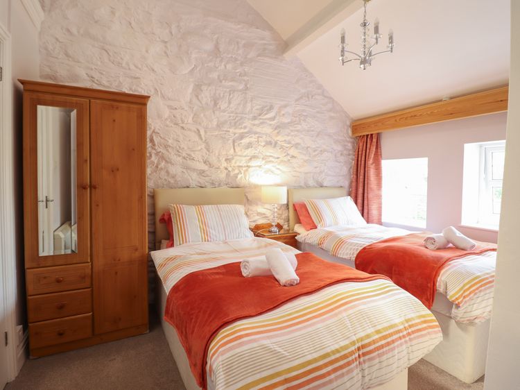 Ty Llaeth Cottage, listing photograph 10