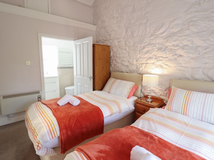 Ty Llaeth Cottage, listing photograph 11