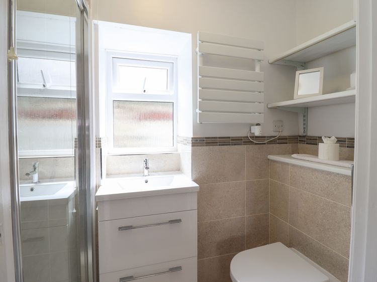 Ty Llaeth Cottage, listing photograph 12
