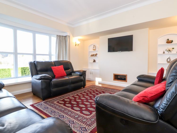 Rainbow End, listing photograph 4