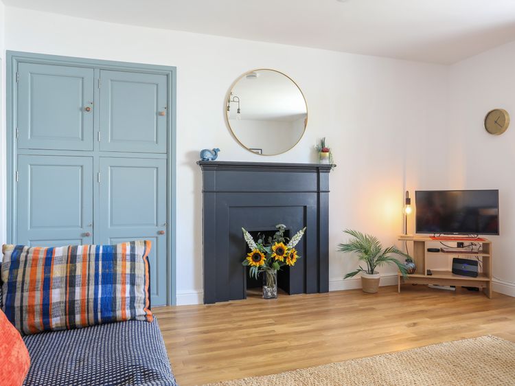 1 Tyn Y Gongl Cottage, listing photograph 2