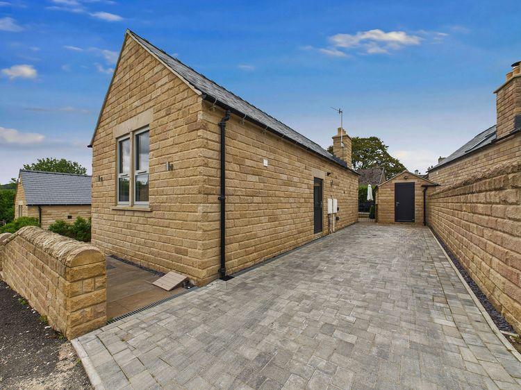Oakwood Lodge, listing photograph 2