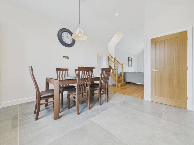 Oakwood Lodge, listing photograph 10