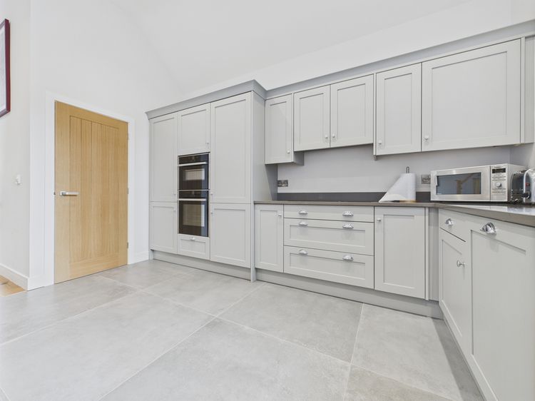 Oakwood Lodge, listing photograph 11
