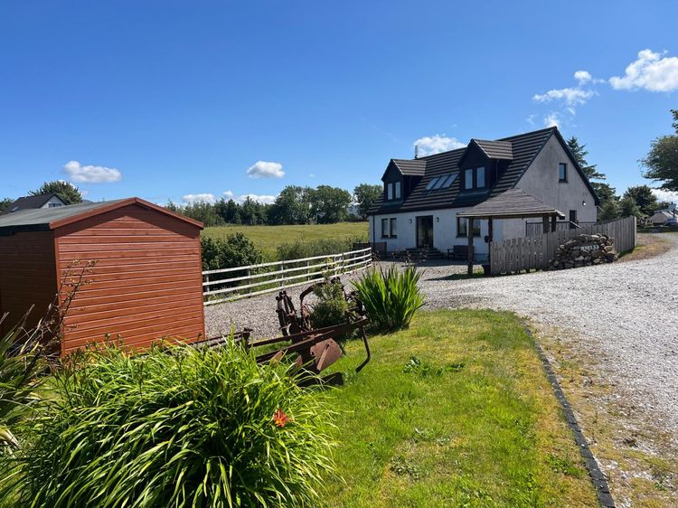 Roselea, listing photograph 2