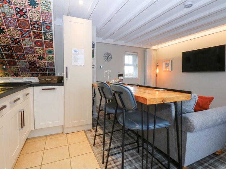 Pine Cottage, listing photograph 9