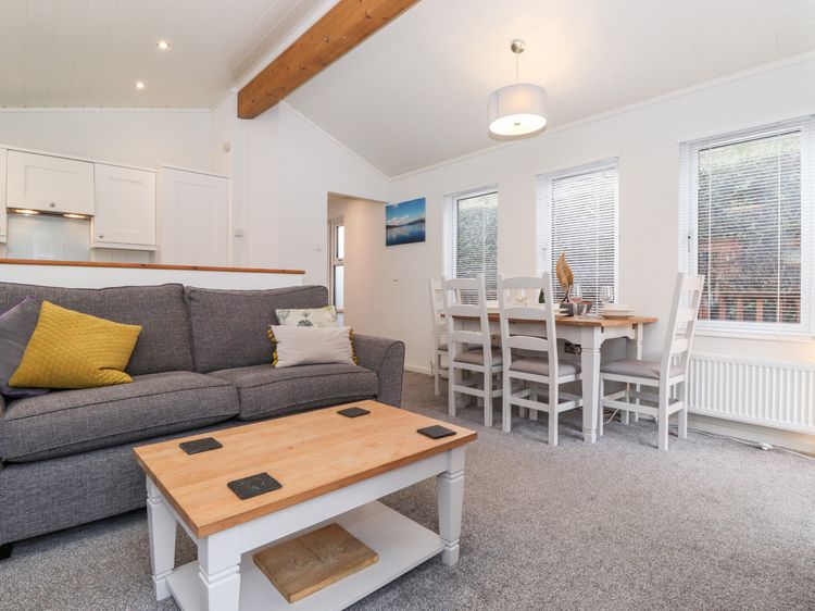 Bowness Bay Lodge, listing photograph 4