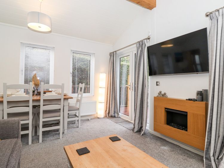 Bowness Bay Lodge, listing photograph 6