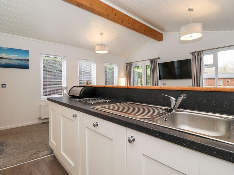 Bowness Bay Lodge, listing photograph 12