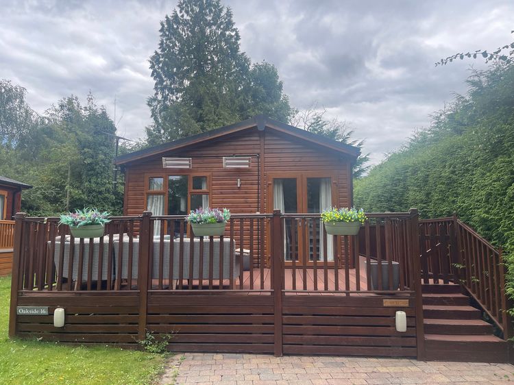 Bowness Bay Lodge