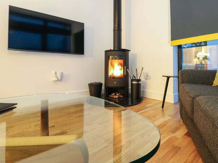 2 Strathtay Lodges, listing photograph 4
