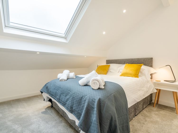 The Botanical Flat 1, listing photograph 4