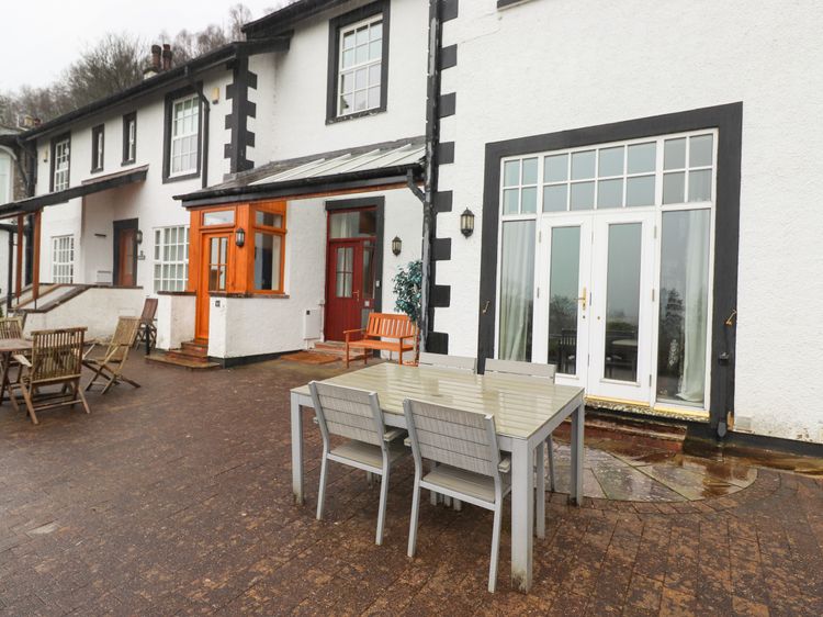 5 Ladstock Hall