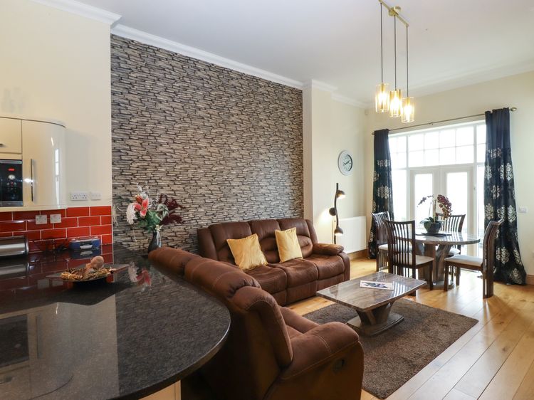 5 Ladstock Hall, listing photograph 2