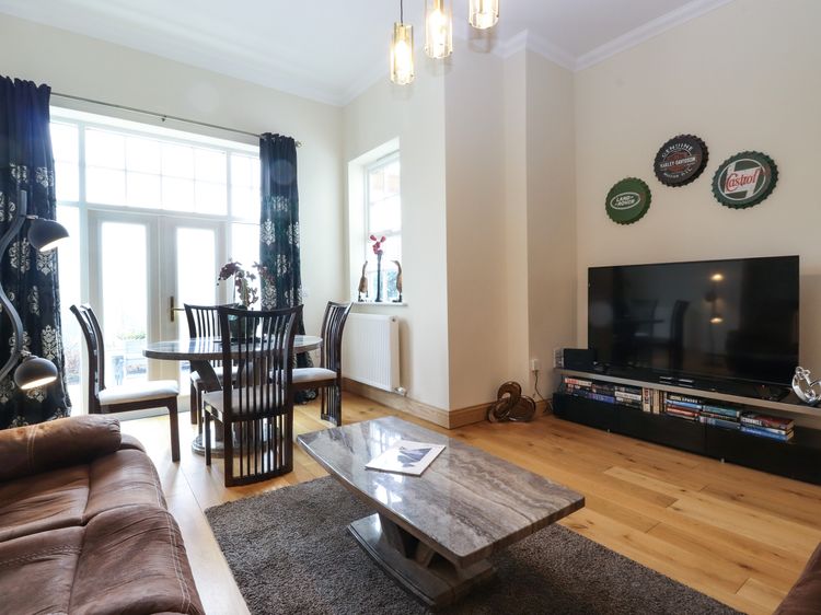 5 Ladstock Hall, listing photograph 4