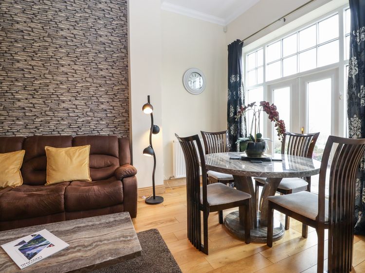 5 Ladstock Hall, listing photograph 5