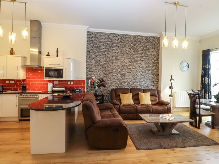 5 Ladstock Hall, listing photograph 8