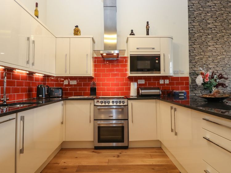 5 Ladstock Hall, listing photograph 10