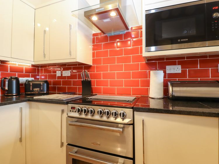 5 Ladstock Hall, listing photograph 11
