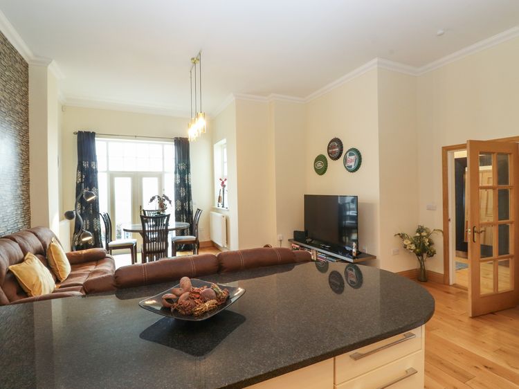 5 Ladstock Hall, listing photograph 12