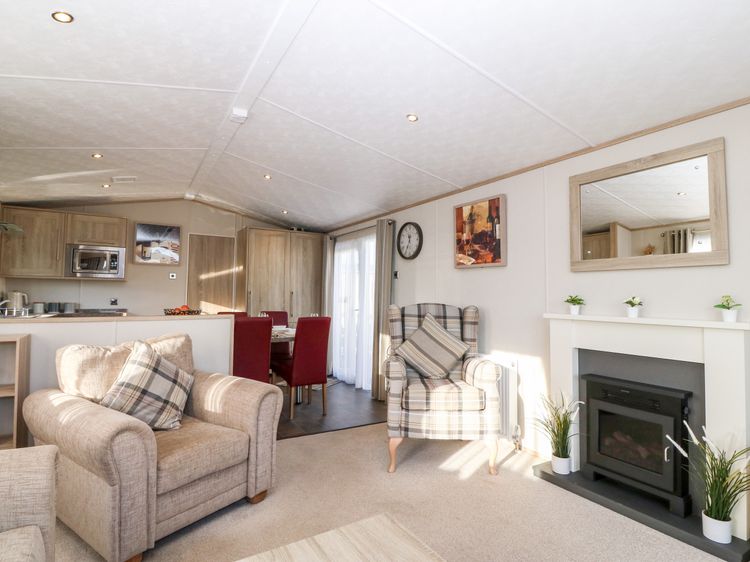 Snape Lodge, listing photograph 8