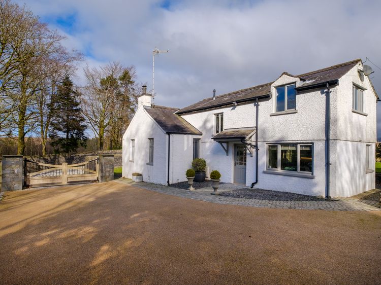 Gate House, listing photograph 2