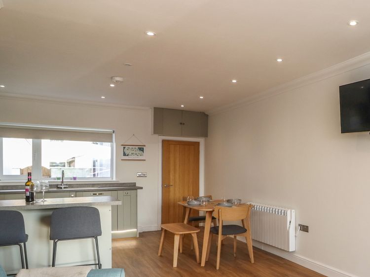 2 South Street, listing photograph 8