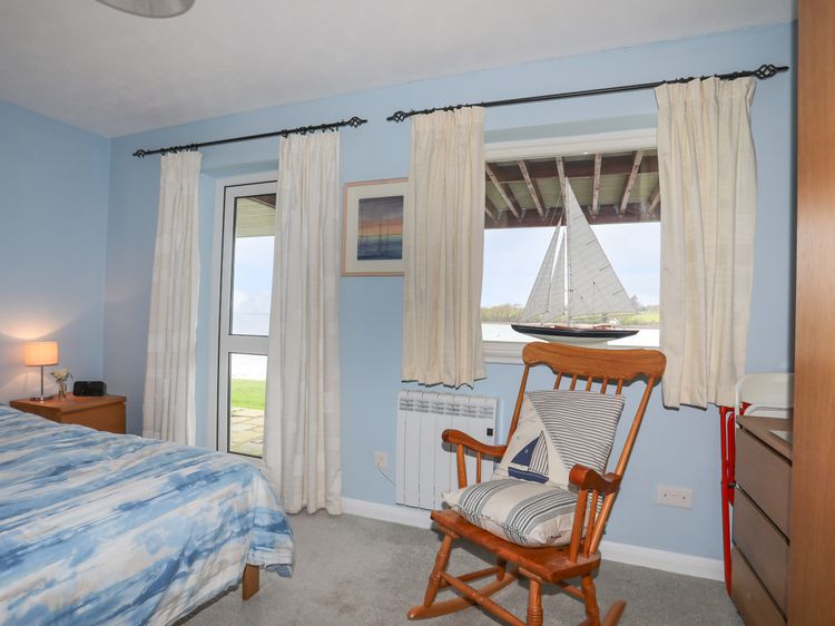 Waters Edge (Ymyl Y Dwr), listing photograph 11