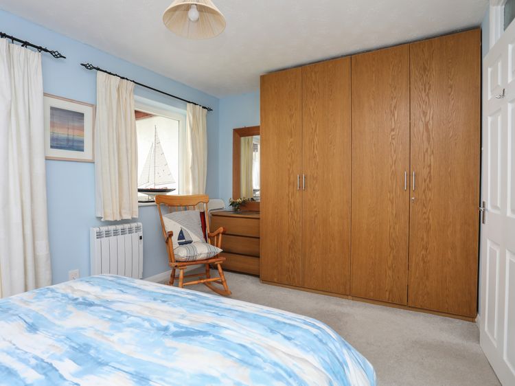 Waters Edge (Ymyl Y Dwr), listing photograph 12