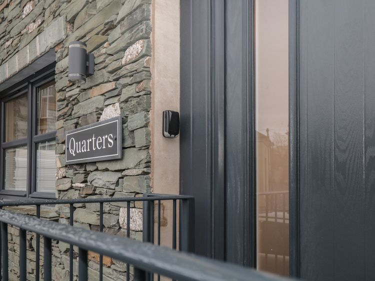 Quarters, listing photograph 3