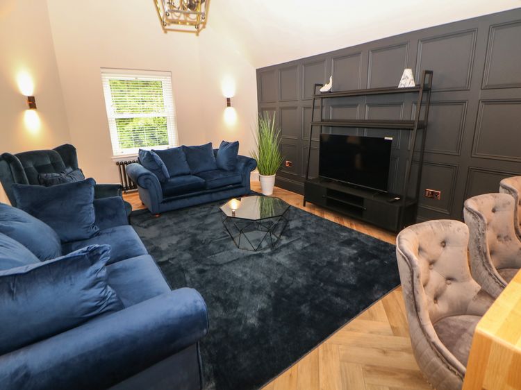 Netherdale Penthouse, listing photograph 4