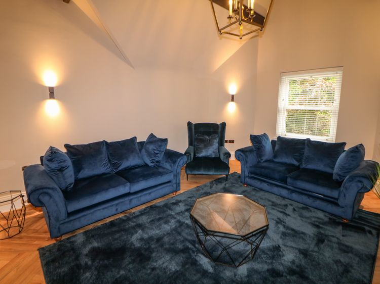 Netherdale Penthouse, listing photograph 5