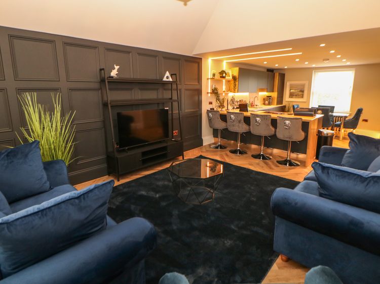 Netherdale Penthouse, listing photograph 7